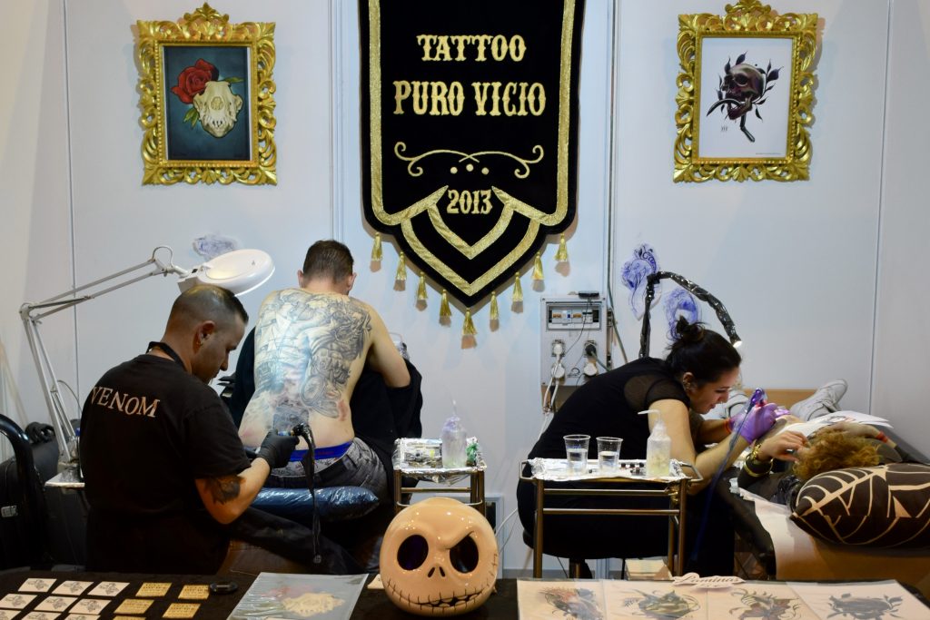 Sevilla Tattoo Convention. Tatuando en compañía